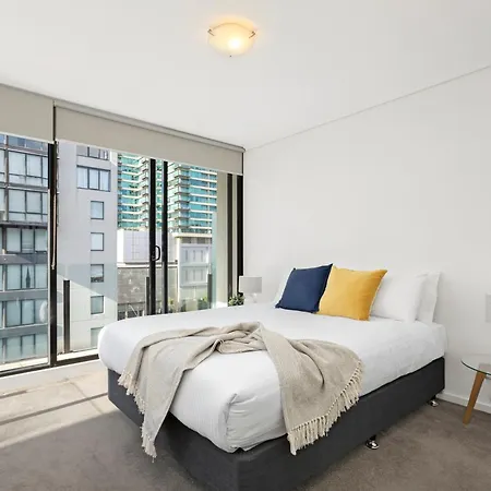 Complete Host Capri Apartments Melbourne Exterior photo