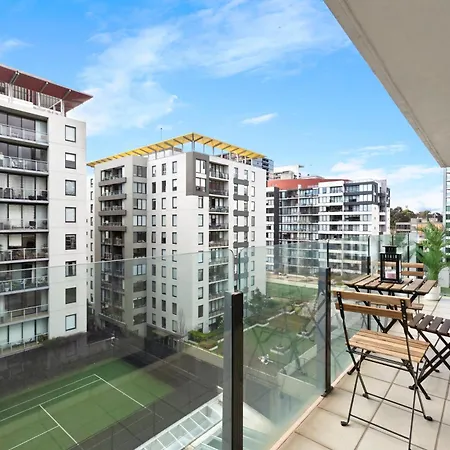 Complete Host Capri Apartments Melbourne Exterior photo